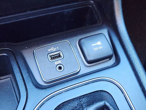 Certified 2019 Jeep Cherokee Latitude Plus image 22