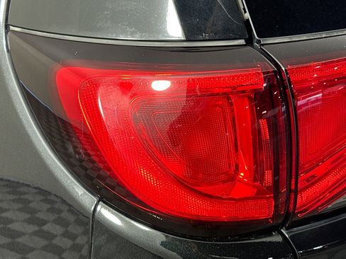 Used 2021 Chrysler Voyager Lxi image 35