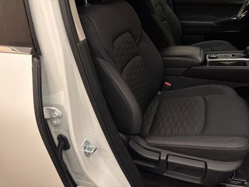 Used 2025 Nissan Pathfinder SV image 25