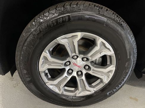 Used 2021 GMC Yukon XL SLE image 5