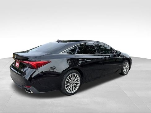 Used 2019 Toyota Avalon Limited FWD image 25