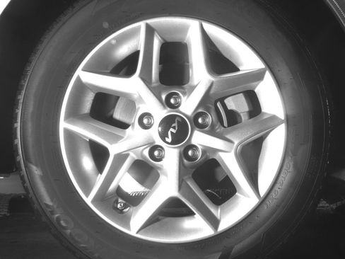 Used 2025 Kia Soul LX w/ LX Technology Package FWD image 13