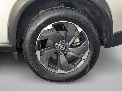 Used 2024 Nissan Rogue SV image 23