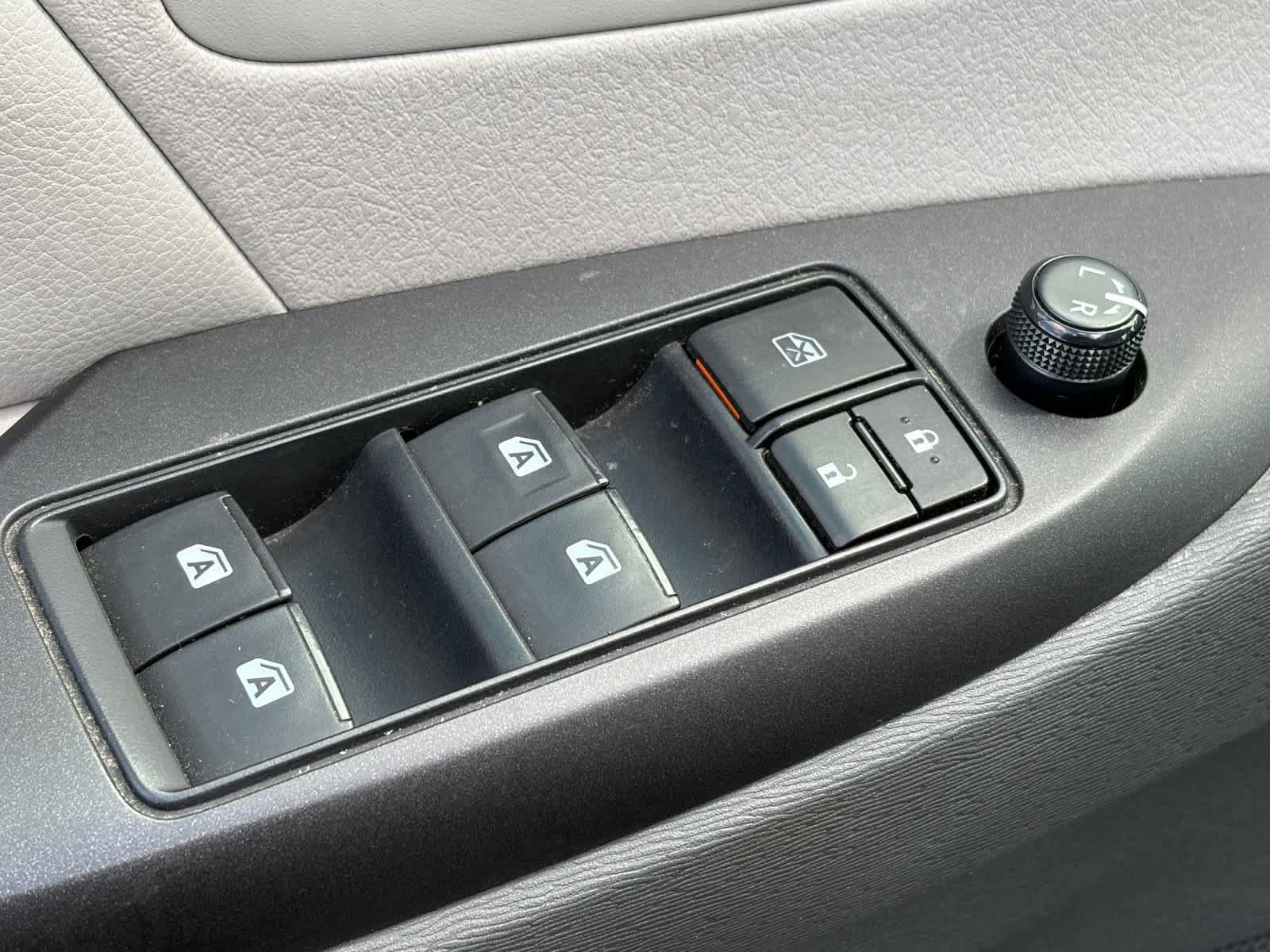 Used 2015 Toyota Sienna LE FWD image 6