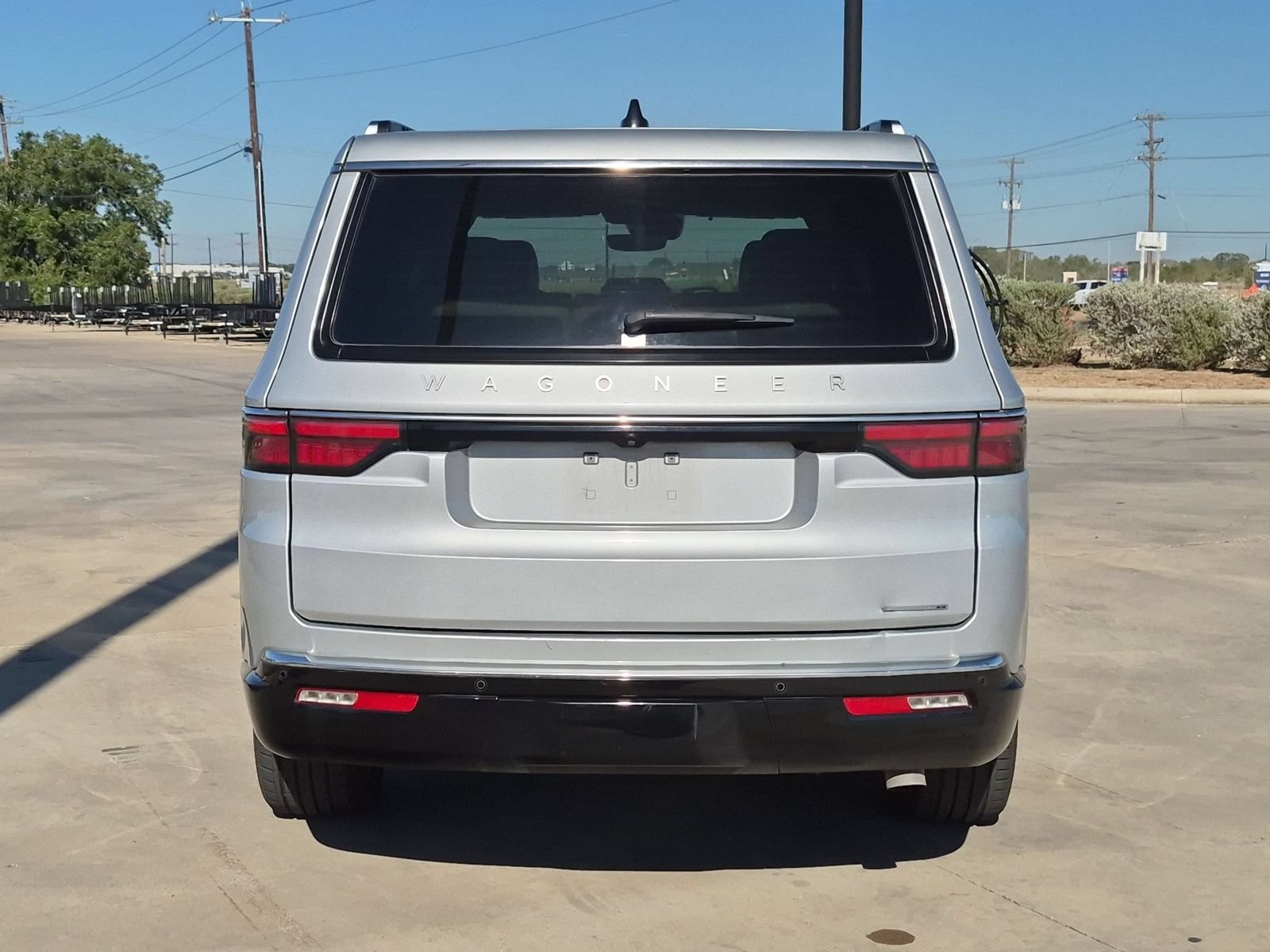 Used 2024 Jeep Wagoneer Series II w/ Flexible Seating Group RWD image 4