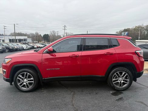 Used 2019 Jeep Compass Latitude FWD image 4