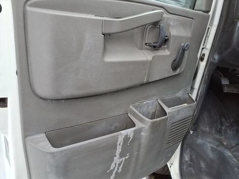 Used 2016 Chevrolet Express 3500 RWD image 10