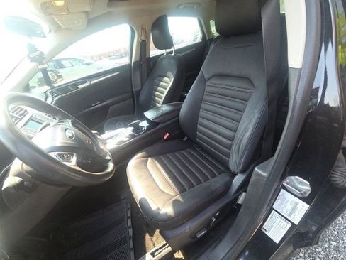Used 2014 Ford Fusion SE FWD image 12