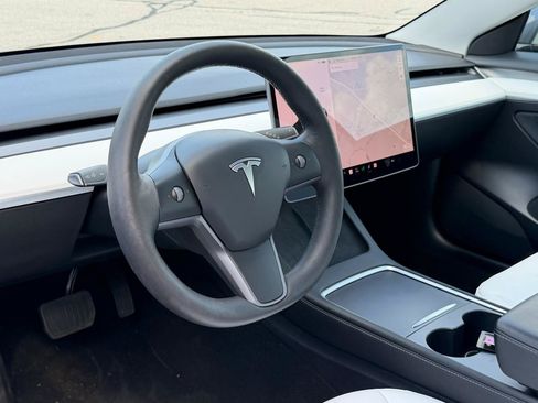 Used 2021 Tesla Model 3 Standard Range Plus RWD image 9