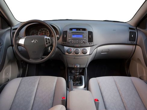 Used 2010 Hyundai Elantra GLS FWD image 5