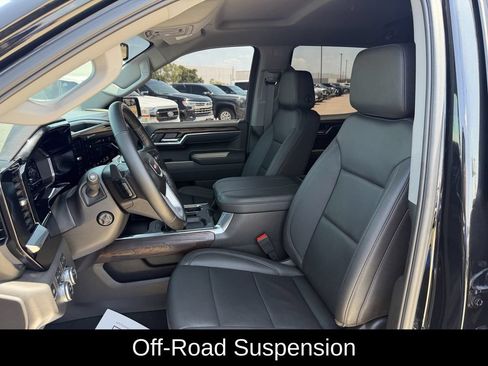 Used 2025 GMC Sierra 1500 SLT AWD/4WD image 32