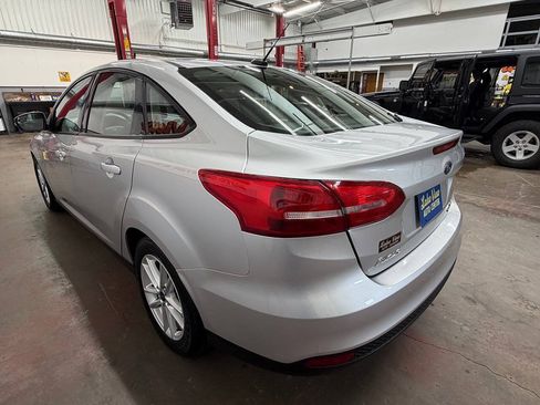 Used 2016 Ford Focus SE w/ SE Cold Weather Package FWD image 5
