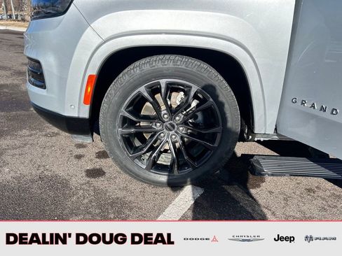 Used 2024 Jeep Grand Wagoneer Series III w/ Rear Seat Video Group 1 image 27