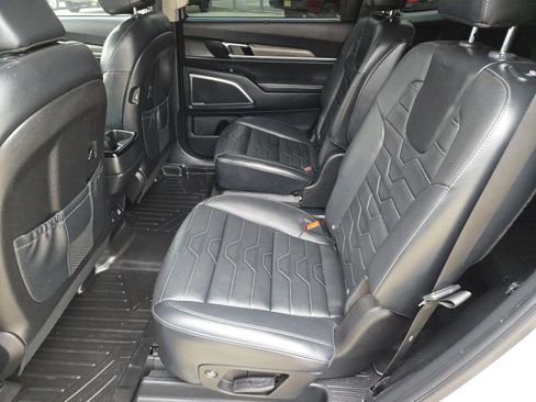 Used 2022 Kia Telluride SX w/ SX Prestige Package image 14