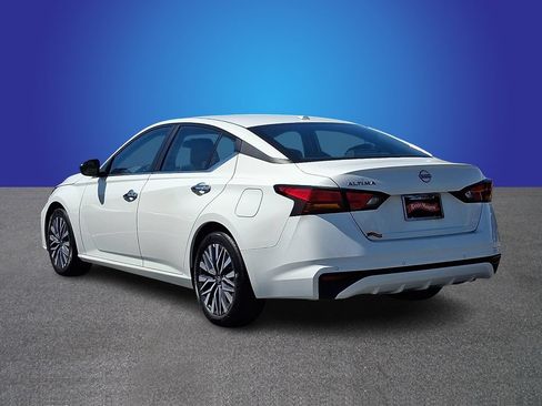 Used 2025 Nissan Altima 2.5 SV FWD image 6