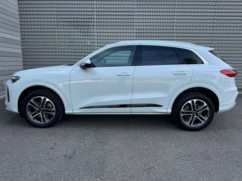Certified 2025 Audi Q5 Premium w/ Convenience Package AWD/4WD image 2