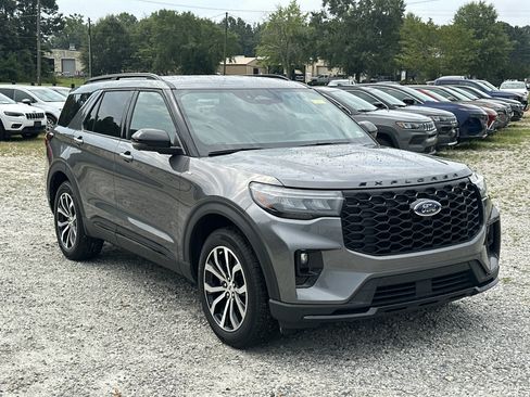 Used 2025 Ford Explorer ST-Line AWD/4WD image 3