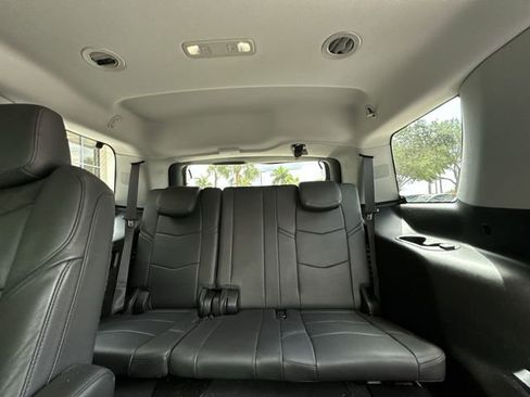 Used 2019 Cadillac Escalade Luxury AWD/4WD image 32