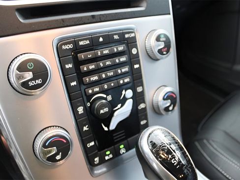 Used 2017 Volvo S60 T5 Dynamic image 27