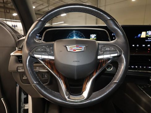 Used 2023 Cadillac Escalade Luxury AWD/4WD image 9