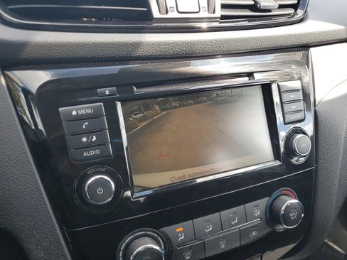 Used 2020 Nissan Rogue Sport S image 31