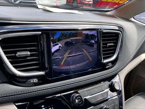 Used 2020 Chrysler Pacifica Limited image 21