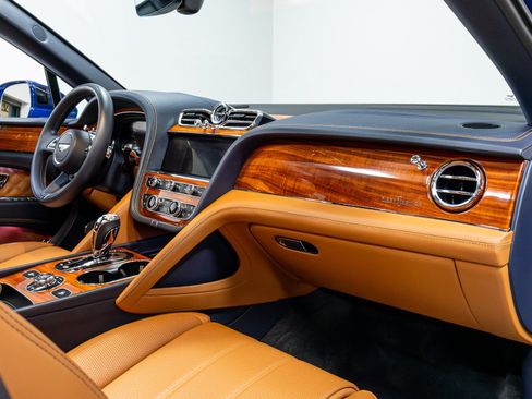 Used 2021 Bentley Bentayga w/ First Edition Specification AWD/4WD image 35