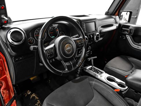 Used 2013 Jeep Wrangler Rubicon w/ Dual Top Group AWD/4WD image 13