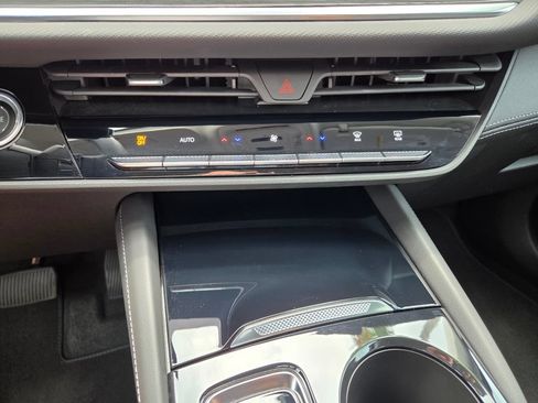 Used 2025 Buick Envision Preferred AWD/4WD image 29
