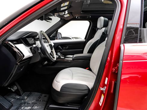 Used 2023 Land Rover Range Rover Sport SE Dynamic image 4
