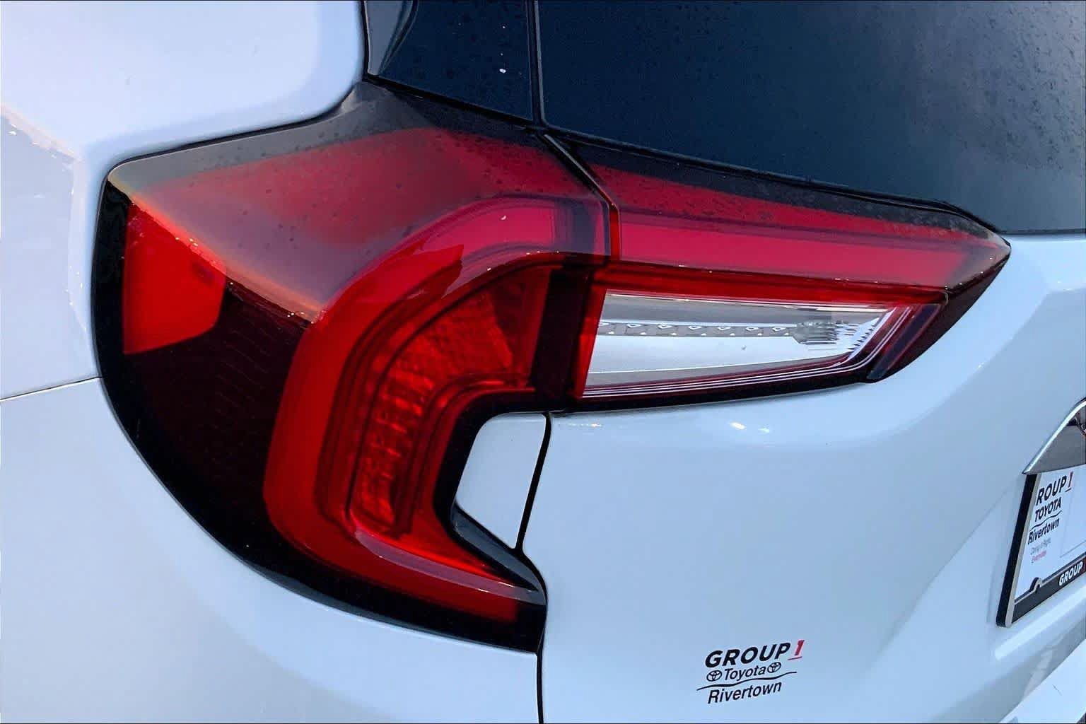 Used 2024 GMC Terrain SLE AWD/4WD image 25
