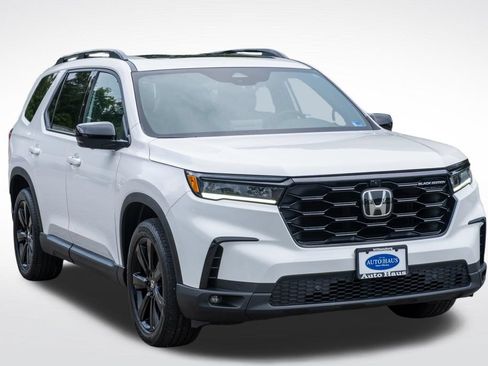 Used 2025 Honda Pilot Black Edition image 10