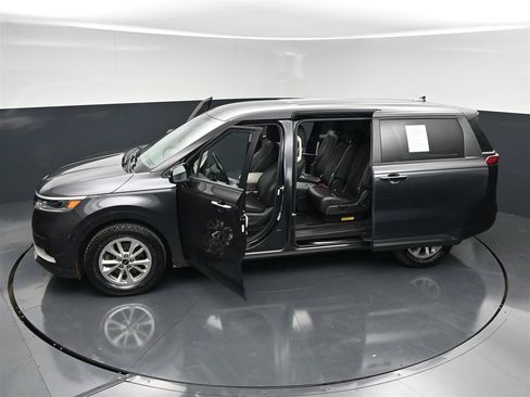 Used 2023 Kia Carnival LX FWD image 36