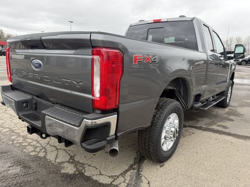 New 2026 Ford F250 XLT w/ FX4 Off-Road Package image 2