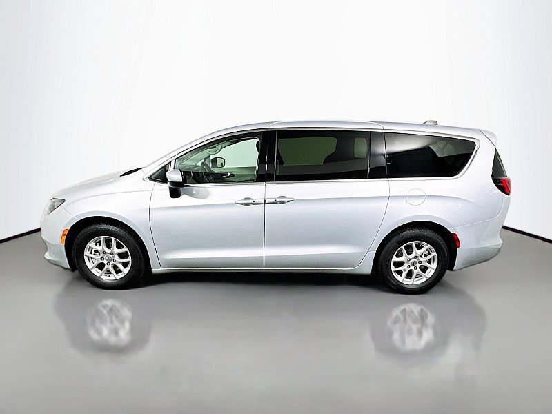 Used 2023 Chrysler Voyager LX FWD image 4