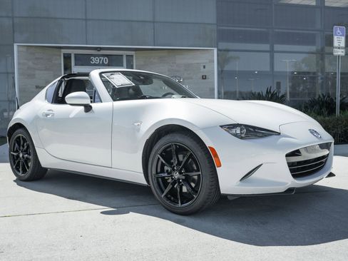 Used 2018 MAZDA MX-5 Miata RF Grand Touring RWD image 2