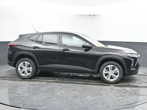 Used 2024 Chevrolet Trax LS image 11