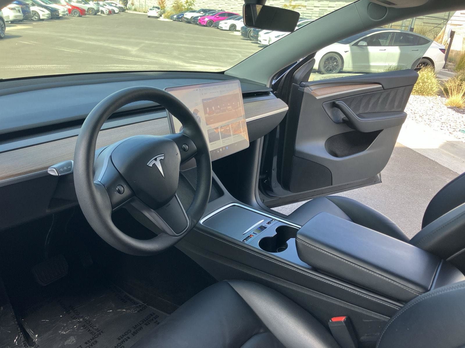 Used 2024 Tesla Model Y Long Range AWD/4WD image 11