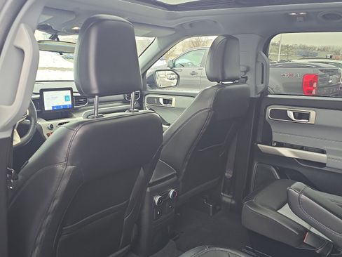 Used 2023 Ford Explorer XLT w/ Equipment Group 202A image 13