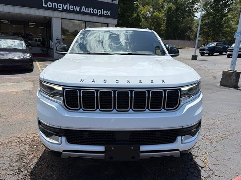 Used 2023 Jeep Wagoneer L Series II AWD/4WD image 3