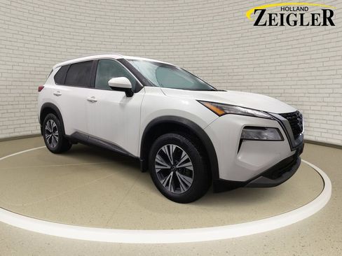 Used 2023 Nissan Rogue SV w/ SV Premium B Package AWD/4WD image 3