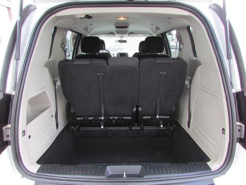 Used 2017 Dodge Grand Caravan SE w/ Power Window Group image 4