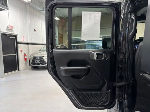 Used 2018 Jeep Wrangler Unlimited Sport S AWD/4WD image 27