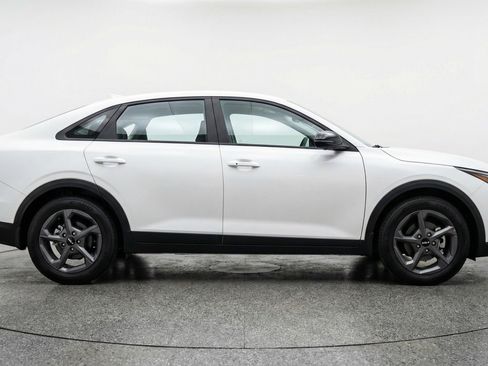 Used 2025 Kia K4 FWD image 11