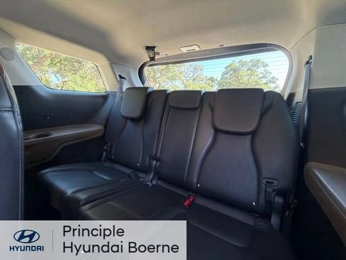 Used 2025 Kia Carnival FWD image 17