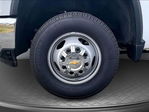 Used 2024 Chevrolet Silverado 3500 LT image 33