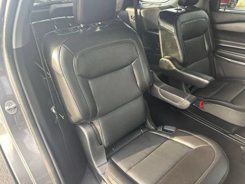 Used 2022 Ford Explorer Limited w/ Equipment Group 301A AWD/4WD image 21