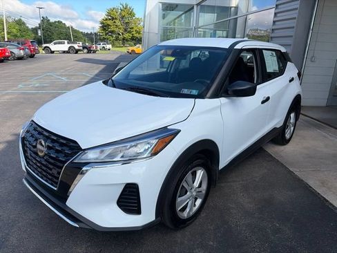 Used 2025 Nissan Kicks Play S FWD image 2
