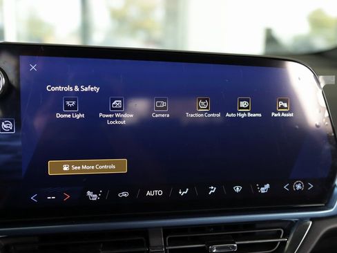 Used 2024 Chevrolet Equinox EV LT image 16