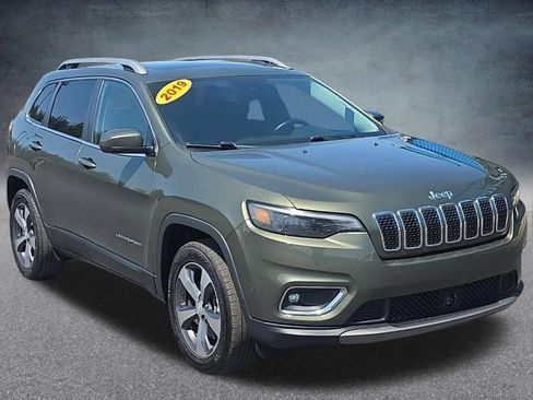 Used 2019 Jeep Cherokee Limited w/ Technology Group AWD/4WD image 10